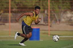 Obregón ya entrenó con el filial del Dynamo, firmó por un año con opción a renovar.