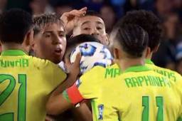 Raphinha recibe la peor respuesta de Otamendi que puso en su lugar al jugador de Brasil, ¿qué le dijo?