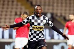 El delantero hondureño Alberth Elis celebrando uno de sus primeros goles en Portugal con la camisa del Boavista; se lo marcó al Benfica. Foto cortesía