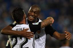 Geoffrey Kondogbia anotó uno de los goles del triunfo del Valencia ante Espanyol. FOTOS: AFP