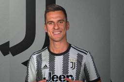 Arkadiusz Milik ya luce los colores de la Juventus de Italia, país al que llega de nuevo; antes jugó con Napoli.