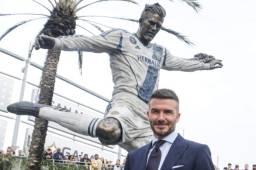 Nada parecida a la de Cristiano Ronaldo, hermosa estatua que el LA Galaxy hace en honor a David Beckham.