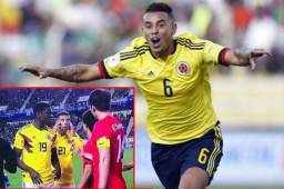 Edwin Cardona se burló de un jugador coreano haciendo movimientos en sus ojos por su rasgo oriental y la FIFA le aplicó un severo castigo de cinco partidos.