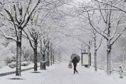 Nueva York está siendo golpeada por una tormenta de nieve bastante peligro.