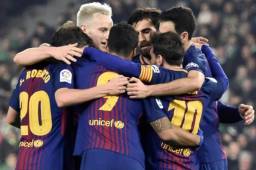 Los jugadores del Barcelona festejando el doblete de Messi.