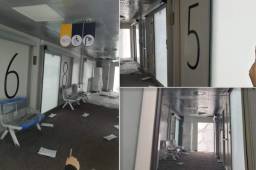 Los dos hospitales móviles adquiridos por Inversión Estratégica de Honduras (Invest-H), llegaron el pasado viernes 10 de julio a la Empresa Nacional Portuaria, en Puerto Cortés, procedente desde Turquía en un buque carguero Ijsselborg con bandera holandesa. En algunas imágenes se puede constatar parte del equipo que transportaron los 78 contenedores que serán trasladados en los próximos días vía terrestre a Tegucigalpa y San Pedro Sula, donde serán ubicados los dos hospitales móviles.