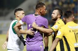 Denovan Torres fue expulsado por agredir a un menor el sábado, la Comisión de Disciplina lo supendió.