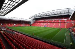 Los trabajadores de Anfield se han unido en Liverpool y quieren ayudar a los supermercados.