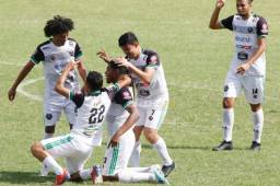Santos FCS sigue luchando y sacó un empate de visita ante Parrillas One. Foto Neptalí Romero.