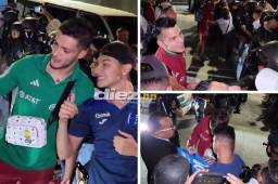 Los futbolistas de México se tomaron el tiempo de compartir con hinchas catrachos.