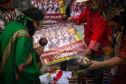 Con conjuros y espadas, chamanes peruanos buscan anular eficacia de Paraguay en su lucha por buscar repechaje a Qatar 2022