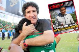 Un futbolista de Marathón le da un abrazo al entrenador Héctor Vargas tras coronarse campeón en 2018 luego de nueve años de lograr campeonatos.