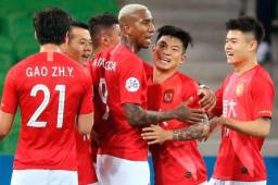 El Guangzhou Evergrande, que entrenaba en Dubai, regresó este día a China.