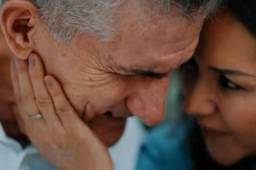 Familia del famoso entrenador Patón Bauza ha realizado sorprendente confesión sobre la manera en que está viviendo una rara enfermedad el reconocido estratega.