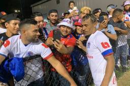 El futbolista Javier Portillo fue toda una celebridad para los aficionados del Olimpia en Charlotte, Carolina del Norte donde empataron ante Motagua. Fotos Luis Zavala