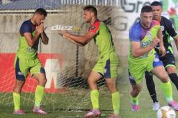 El debut del ruso Evgeny Kabaev no fue como él esperaba. Tuvo que esperar hasta la fecha 14 para jugar oficialmente con Real de Minas y no lo recordará mucho. Fotos: Ronal Aceituno.