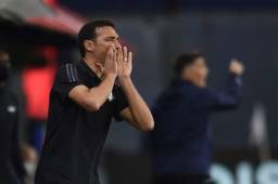 El entrenador de Argentina, Lionel Scaloni, pide unificar el VAR. Salió muy molesto con el arbitraje.