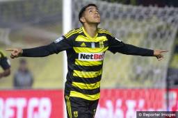 Luis Palma marcó su primer triplete con el Aris en la Superliga de Grecia.