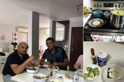 Amado degustando la sopa de res preparad por su esposa Lucia.