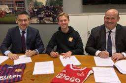 Frenkie de Jong firmó con el Barcelona hasta el 2024.