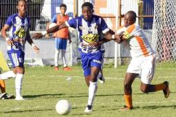 El Victoria no cree en nadie y anda imparable en el grupo A de la Liga de Ascenso. Este domingo le dio una vapuleada de 4-0 al Trujillo. Foto Samuel Zelaya