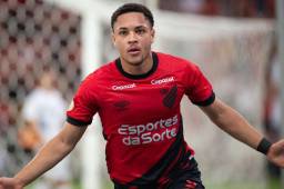 Pese al preacuerdo, el Paranaense ha dado 24 horas al FC Barcelona para que envíe los documentos del contrato ya firmados y se pueda cerrar la operación.