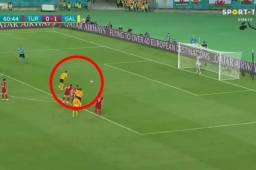 El terrible fallo de Gareth Bale desde el punto penal ante Turquía.