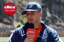 Diego Vázquez solo piensa en cómo hercerle daño a un Herediano que llega golpeado.