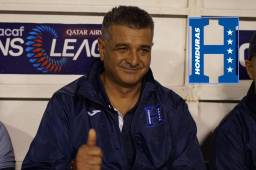 El técnico argentino que dirige la escuadra catracha cuanta con el apoyo de los exjugadores y entrenadores.