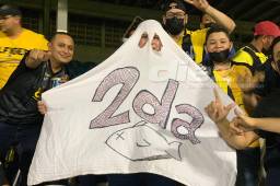 Lo volvieron a hacer: Aficionado de Real España se burla de Platense y llega al Morazán vestido como fantasma del descenso