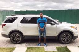 Esta fue la imagen que publicó Romell Quioto junto a su auto parqueado afuera de su residencia.