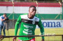 Yustin Arboleda sueña con levantar la copa con Marathón y en junio espera que nazca su hijo.