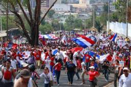 La Ultrafiel, barra del Olimpia anuncia que estará escoltando al equipo desde el hotel de concentración hasta el estadio Olímpico ya no el juego es a puerta cerrada.