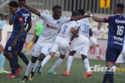 Kevin Álvarez celebró con Carlo Costly el gol del Olimpia sobre Motagua.