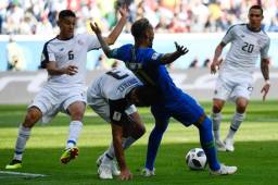 Esta es la acción de penal que reclamó Neymar como penal y que el VAR lo evidenció que intentó engañar al árbitro. Foto AFP