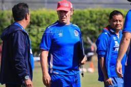 Pedro Troglio también mostró su felicidad por la llegada de Maradona al Gimnasia. Foto Ronald Aceituno.