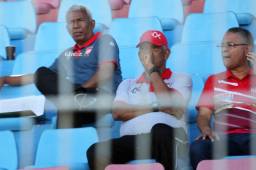 Héctor Castellón estuvo siguiendo el juego del Vida ante Platense desde las gradas. Foto Edgar Witty