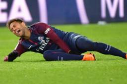 El brasileño Neymar encendió las alarmas por su lesión en el tobillo.