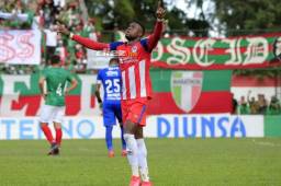 El atacante Yustin Arboleda pidió disculpas y luego festejó el gol ante Marathón. Foto Melvin Cubas