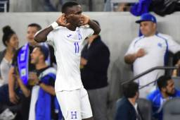 Rubilio Castillo festeja el segundo gol de Honduras ante El Salvador en el Banc of California Stadium. Foto AFP