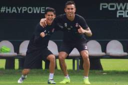 El hondureño Cristian Cálix posando con su compañero Jesús Isijara.