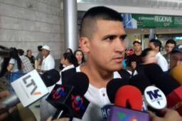 Momentos cuando atendía a los medios de comunicación el volante colombiano Jaime Córdoba, nuevo jugador del Olimpia. Foto Juan Salgado