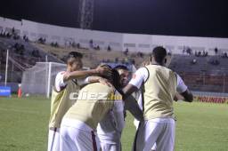 Así celebró Chirinos su segundo gol ante el Victoria en La Ceiba. Foto DIEZ: Samuel Zelaya.