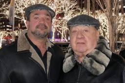 El empresario Yankel Rosenthal en la última foto que colgó en las redes sociales junto a su padre, Edwin Rosenthal. Hoy ingresó a prisión en Nueva York.