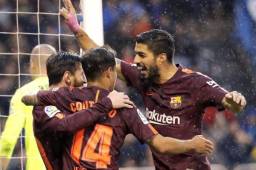 Suárez y Coutinho celebrando una de las anotaciones de Messi.