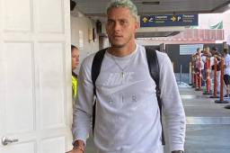 Ángel Tejeda, exjugador de Motagua, en su llegada a Costa Rica este martes.