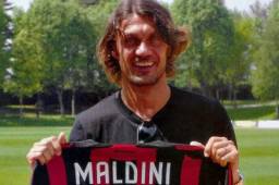 Maldini es uno de los ex jugadores más queridos por la afición del Milan.