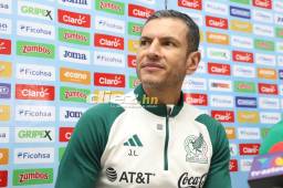 Jaime Lozano, entrenador de México, confía en sacar un resultado positivo este viernes ante Honduras en Tegucigalpa. Foto: Mauricio Ayala.