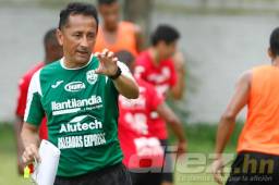 Jorge Pineda considera que si otro técnico estuviera en el lugar de Pinto ya tiempos hubiese dejado de ser técnico de la Selección de Honduras. Foto Neptalí Romero