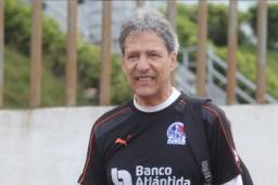 El colombiano Carlos Restrepo deja de ser técnico del Club Deportivo Olimpia.